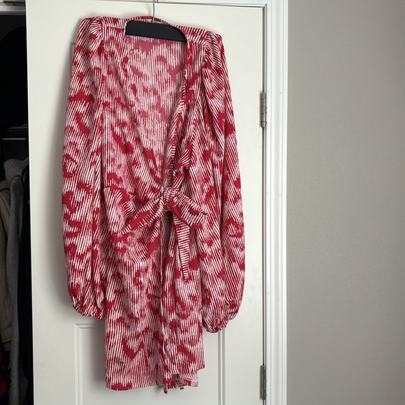 H&M balloon sleeve wrap dress - Picture 2 of 2